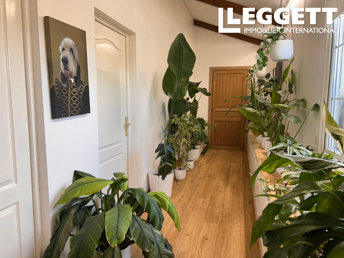 Image No.6-6 Bed House for sale