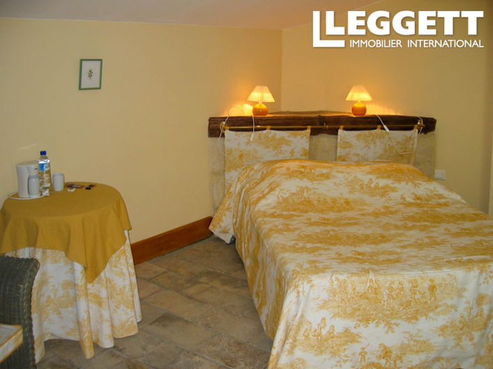 Image No.9-6 Bed House for sale