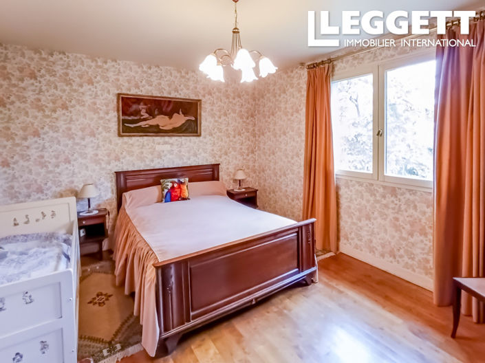 Image No.6-4 Bed House for sale