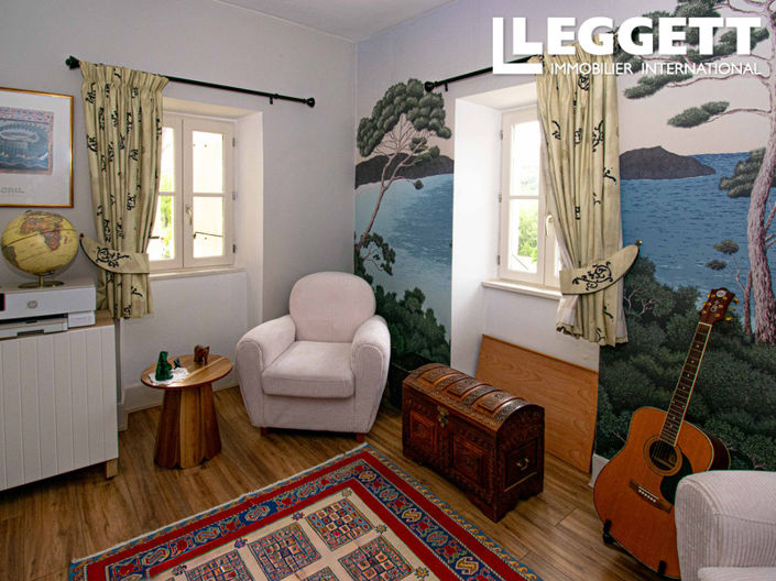 Image No.6-6 Bed House for sale