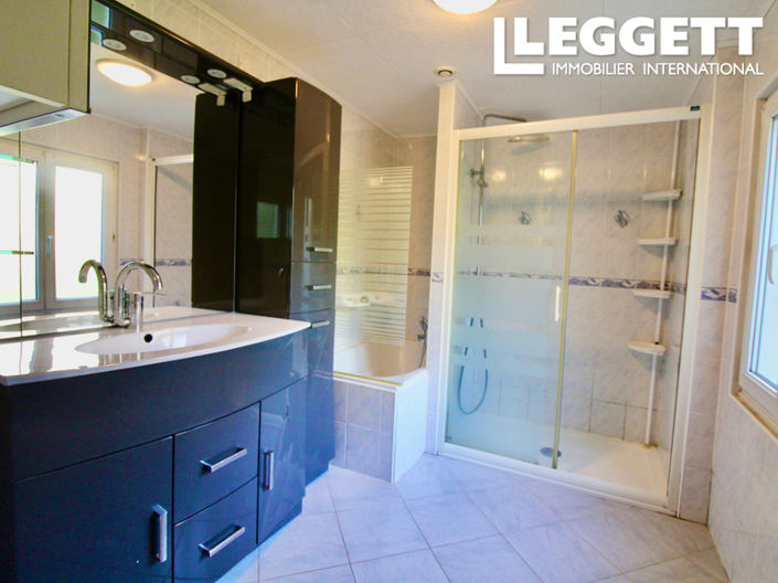 Image No.9-3 Bed House for sale