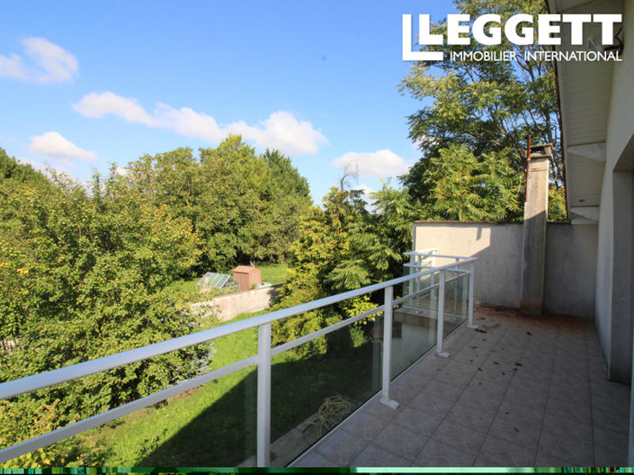 Image No.8-5 Bed House for sale