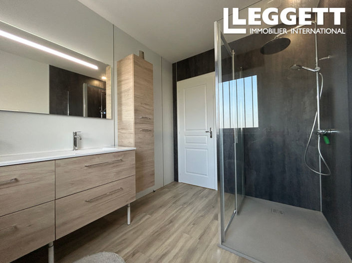 Image No.8-4 Bed House for sale