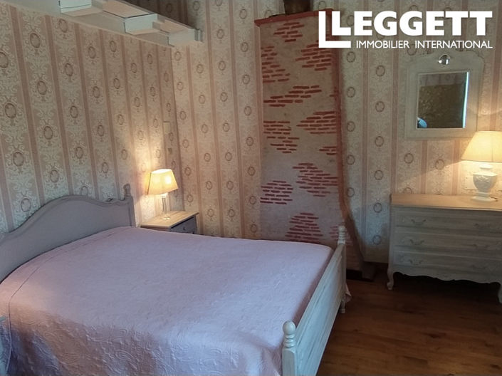 Image No.8-10 Bed House for sale