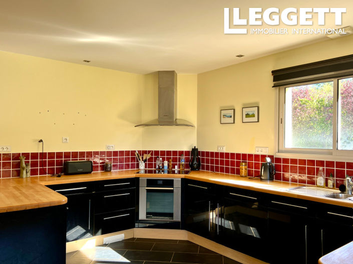 Image No.10-3 Bed House for sale