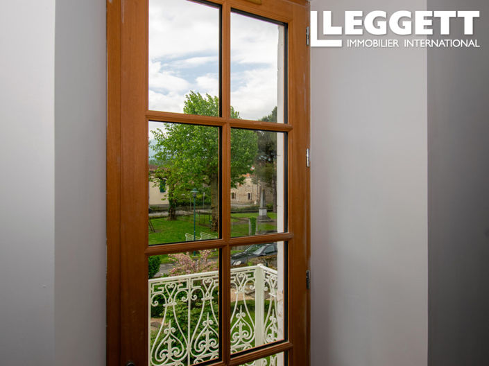 Image No.8-3 Bed House for sale