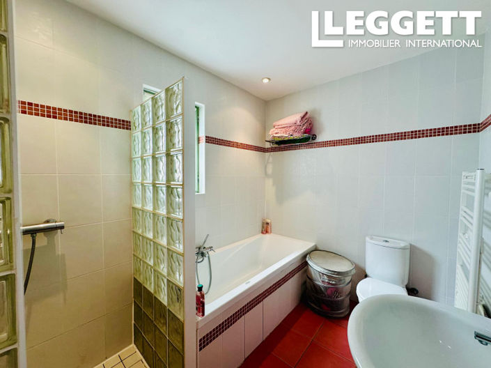 Image No.6-3 Bed House for sale