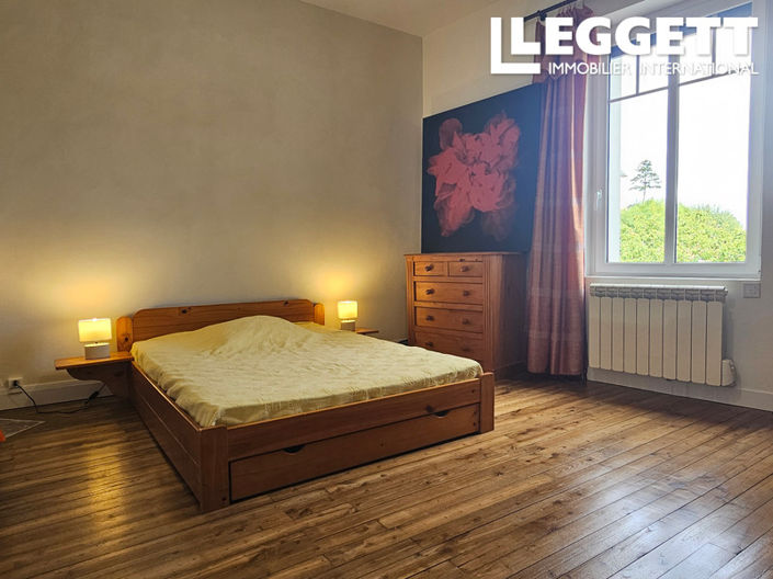 Image No.8-4 Bed House for sale