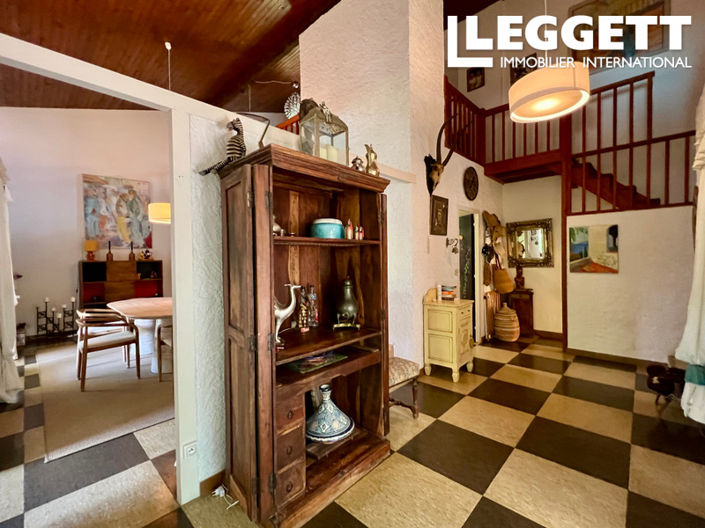 Image No.8-5 Bed House for sale