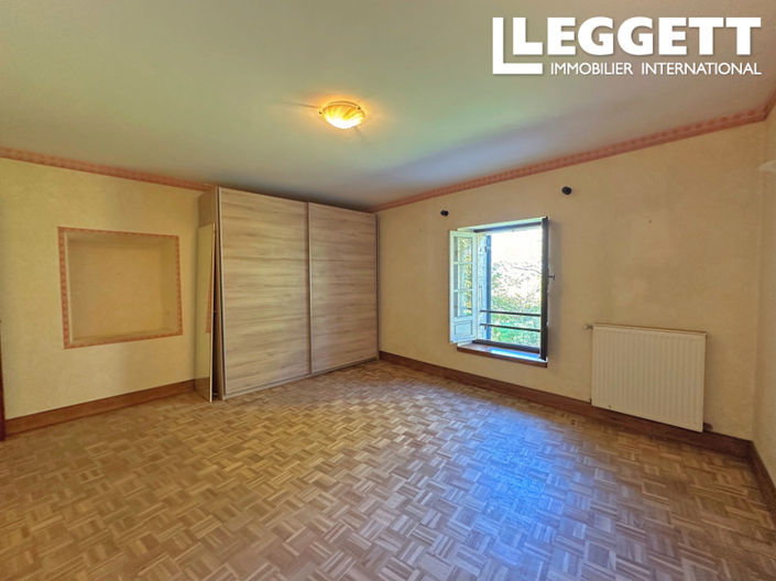 Image No.8-3 Bed House for sale