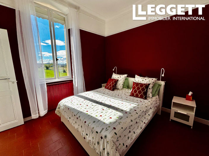 Image No.10-6 Bed House for sale