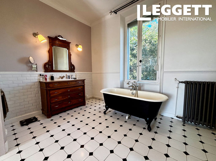 Image No.8-6 Bed House for sale