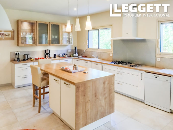 Image No.1-6 Bed House for sale