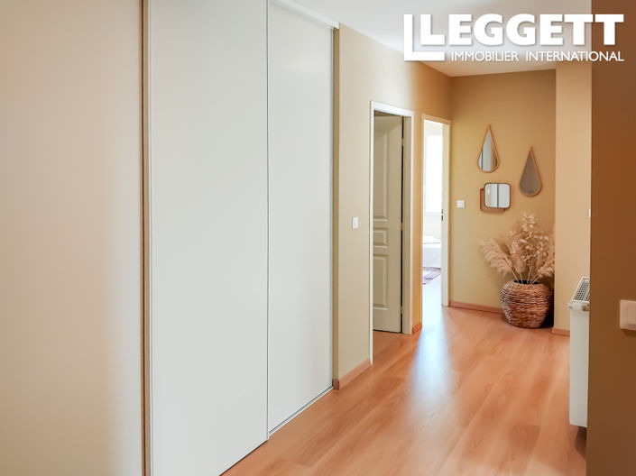 Image No.10-6 Bed House for sale