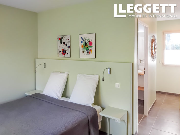 Image No.5-6 Bed House for sale