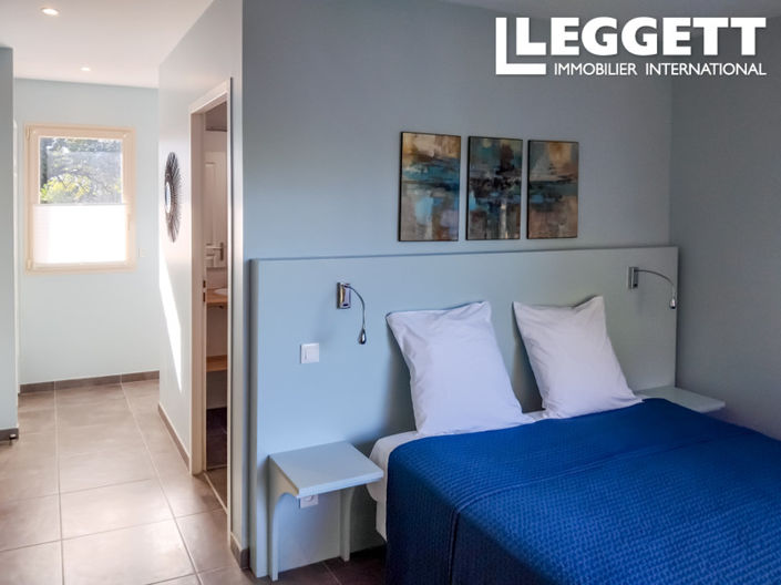 Image No.6-6 Bed House for sale