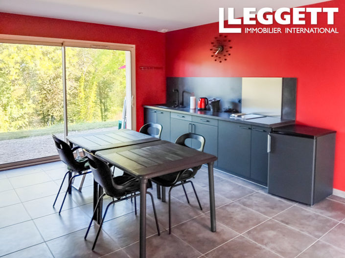 Image No.8-6 Bed House for sale