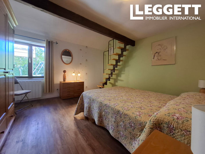 Image No.9-6 Bed House for sale