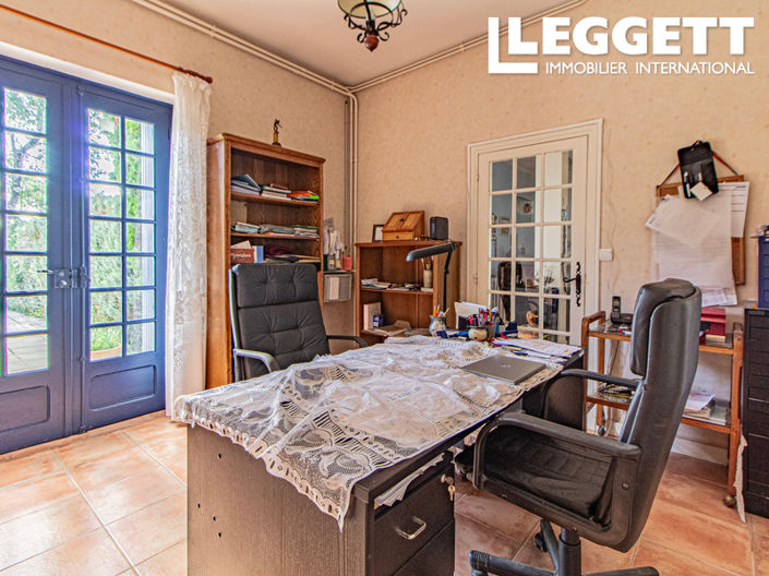 Image No.6-5 Bed House for sale