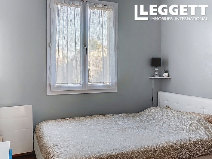 Image No.8-5 Bed House for sale