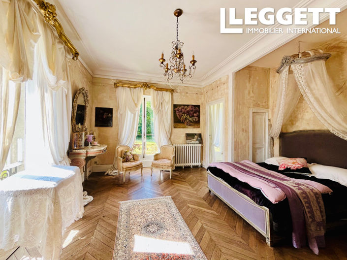 Image No.5-12 Bed Chateaux for sale