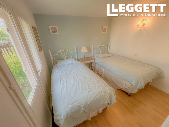 Image No.10-1 Bed House for sale