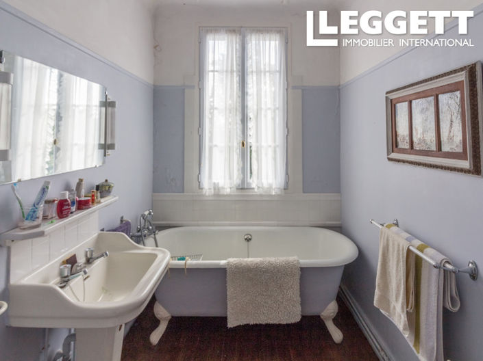 Image No.8-6 Bed House for sale