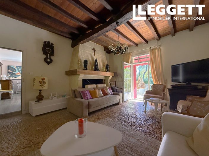 Image No.8-8 Bed House for sale