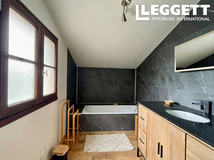 Image No.10-2 Bed House for sale