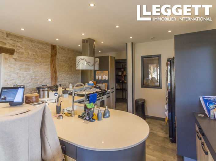 Image No.9-5 Bed House for sale