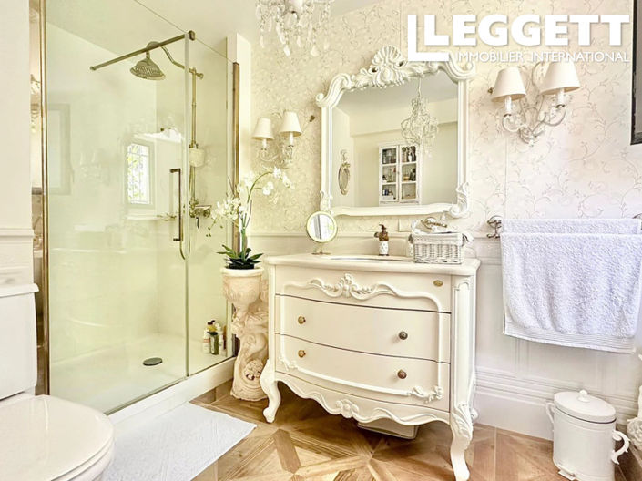 Image No.8-3 Bed Apartment for sale