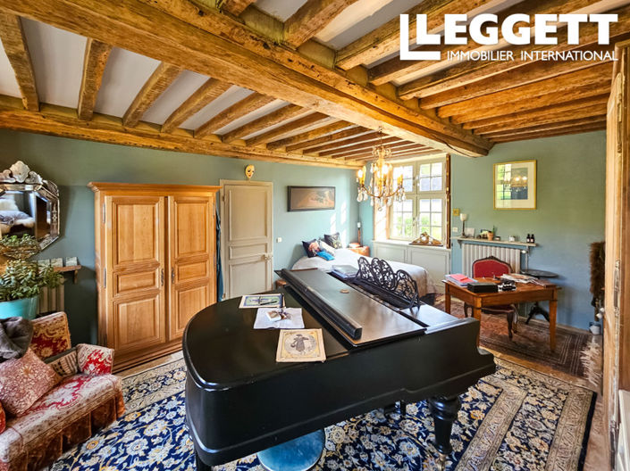 Image No.6-5 Bed Chateaux for sale