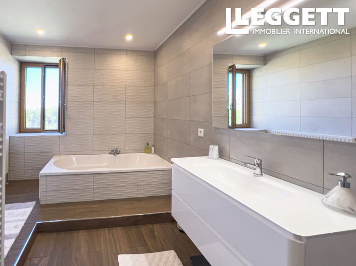 Image No.7-5 Bed House for sale