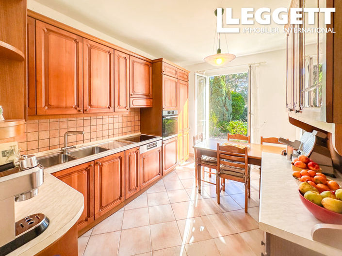 Image No.10-4 Bed House for sale