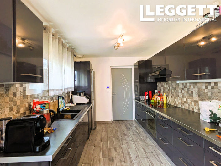 Image No.6-5 Bed House for sale