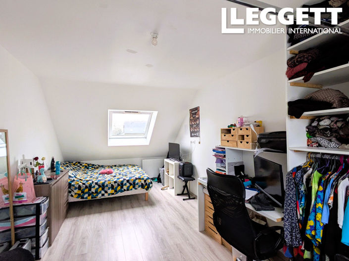 Image No.8-5 Bed House for sale