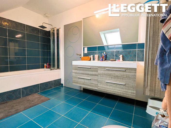 Image No.9-5 Bed House for sale