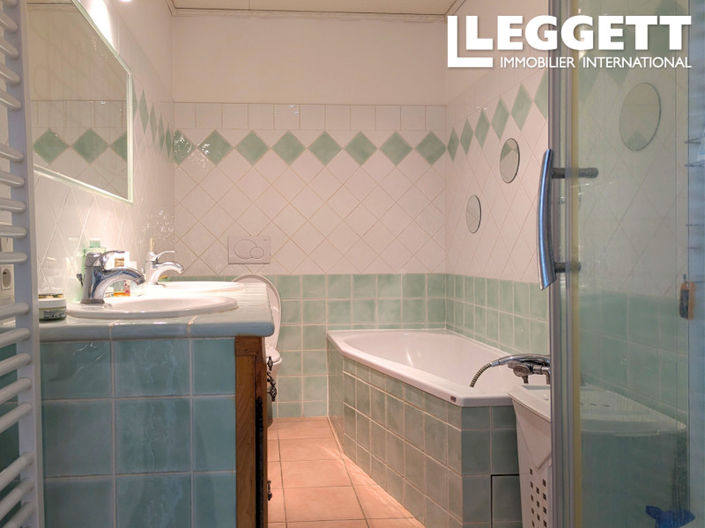 Image No.7-7 Bed House for sale