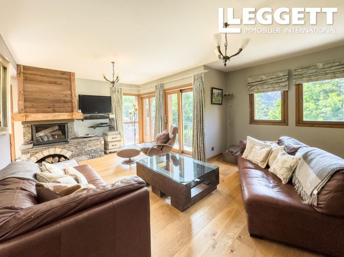 Image No.2-4 Bed House for sale