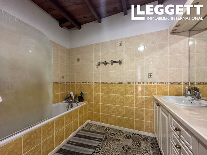 Image No.8-3 Bed House for sale