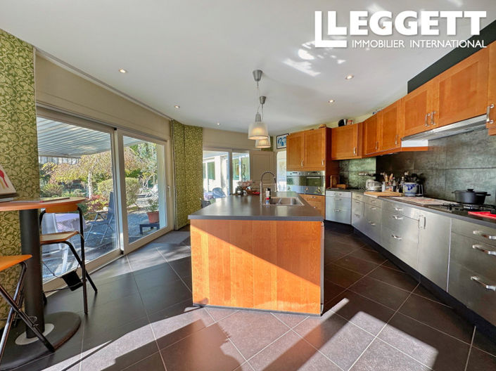 Image No.2-4 Bed House for sale