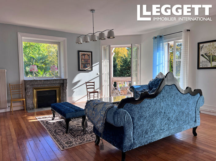 Image No.8-17 Bed Chateaux for sale