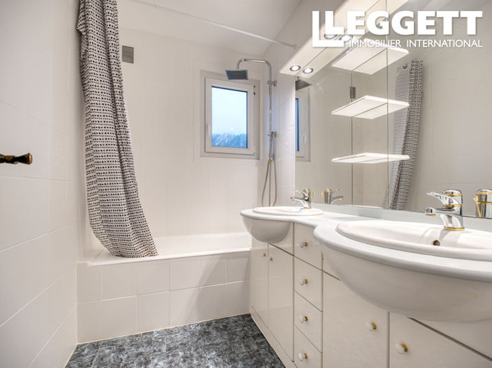 Image No.7-3 Bed Apartment for sale