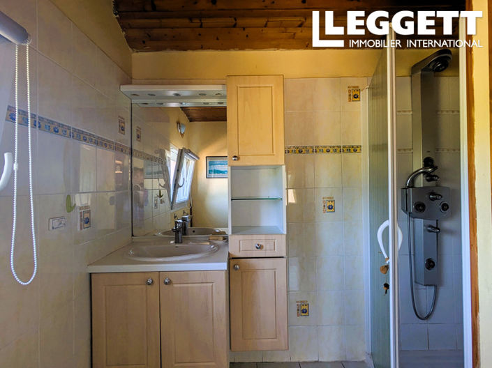 Image No.8-5 Bed House for sale