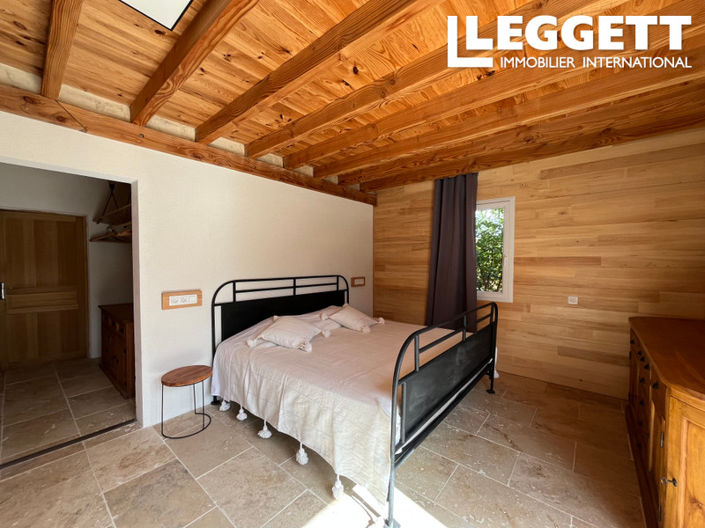 Image No.8-6 Bed House for sale