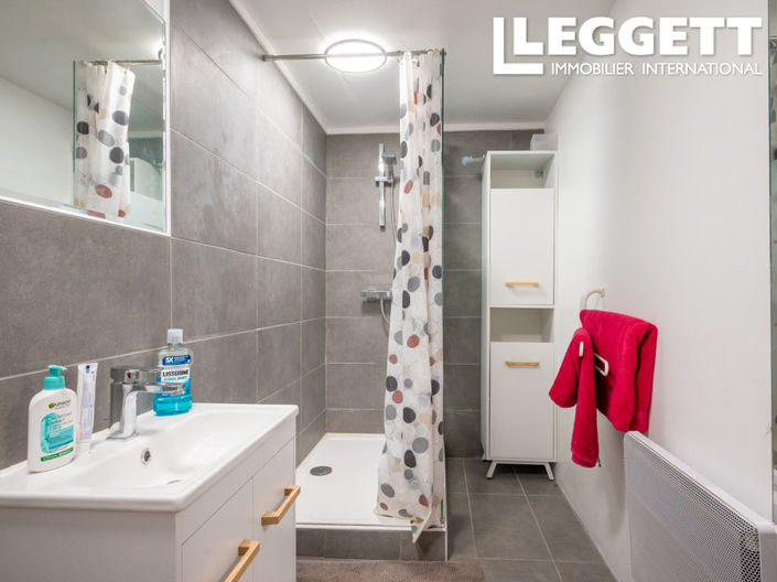 Image No.8-5 Bed House for sale