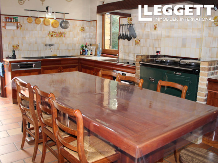 Image No.8-10 Bed House for sale