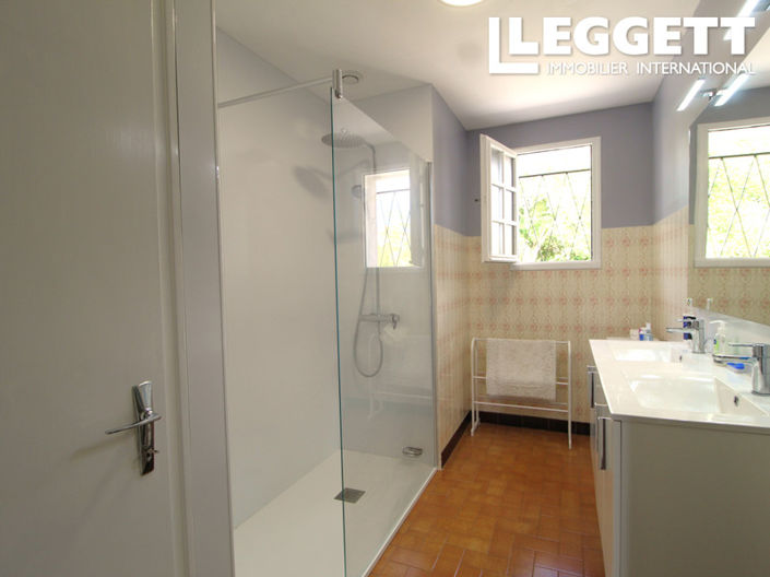 Image No.10-3 Bed House for sale