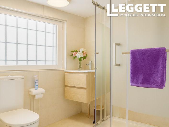 Image No.10-3 Bed House for sale