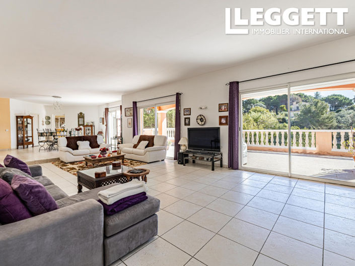 Image No.2-5 Bed House for sale